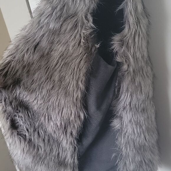 Gray fur vest - Picture 2 of 5